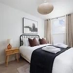 Luxury First Floor 2 Bed Apartment